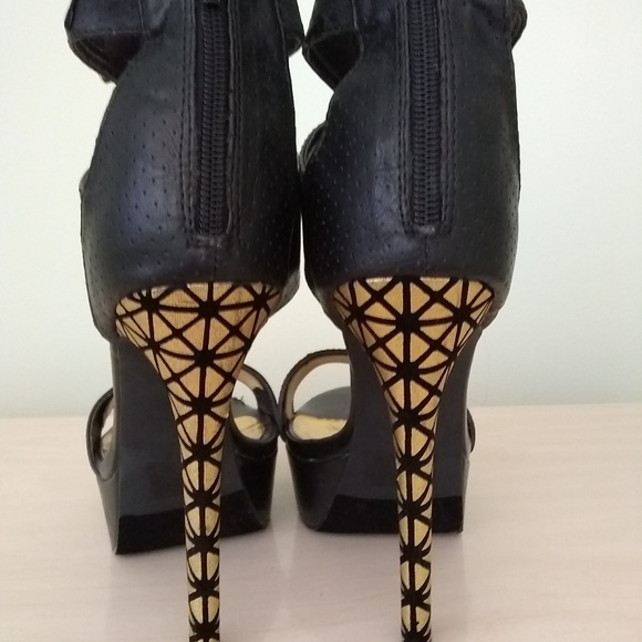 Shoes - Picture 5 of 6